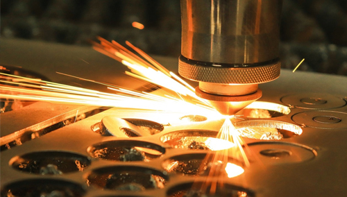 Comparison: Fiber Laser Cutting With Traditional Laser Cutting |