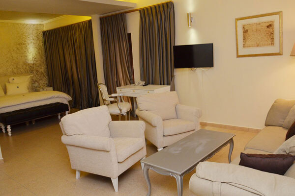 Luxury Suites Hotel &amp; Classic Suite with Live Music in Douala