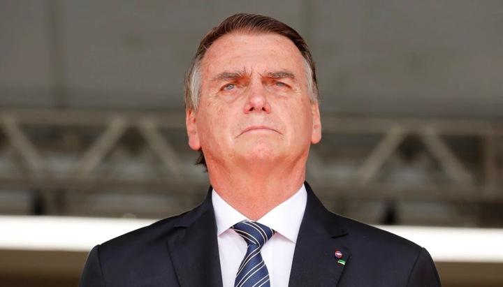 Bolsonaro publica mensagem de Páscoa: “Ele ressuscitou”