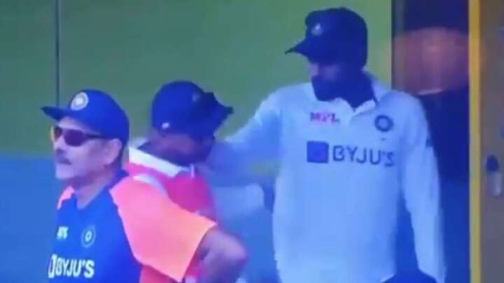 Mohammed Siraj Grabs Kuldeep Yadav's Neck I Cricketfile