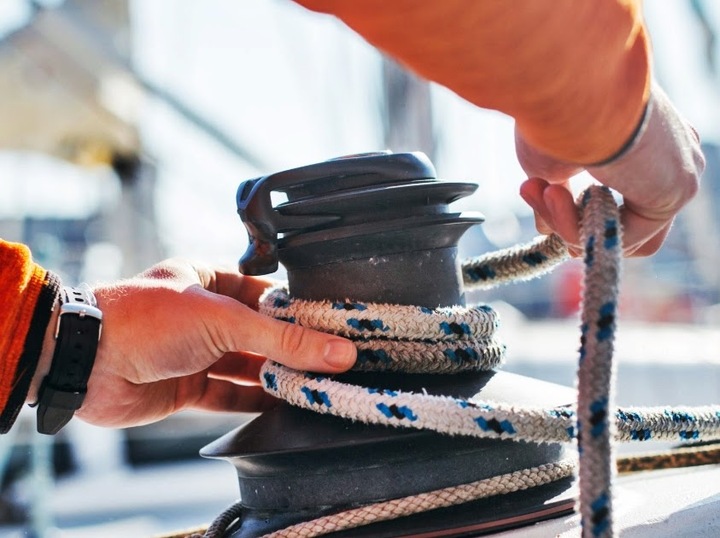 Inspeccionar los accesorios de un barco