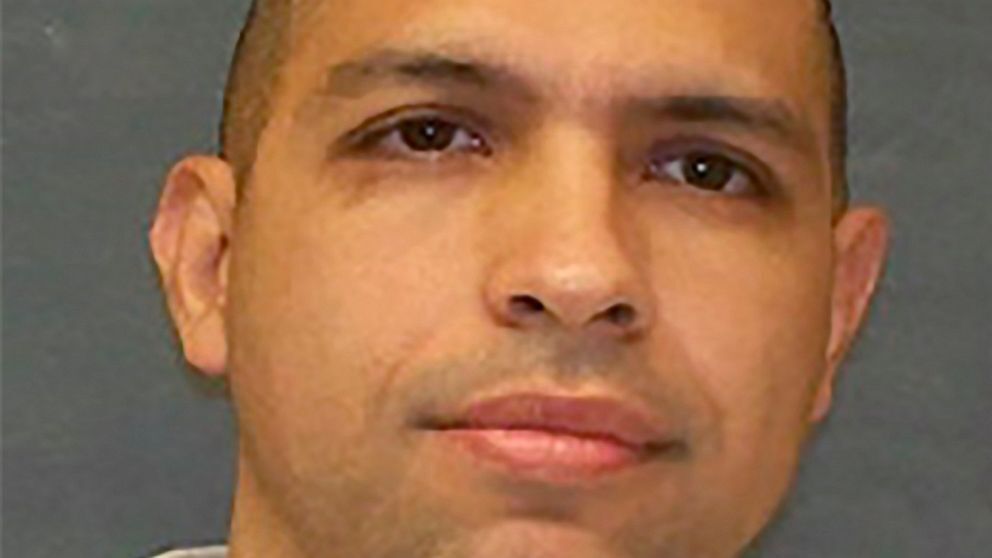 Search continues for Texas inmate who escaped prison bus