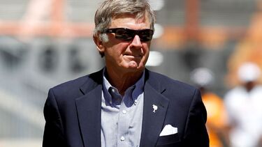 Hall of Fame college football coach Steve Spurrier defends Alabama's Nick Saban in spat with Texas A&M's Jimbo Fisher