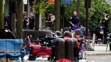 Live updates: Highland Park, Illinois, July 4th parade shooting