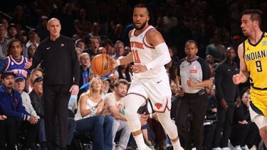 Knicks' Jalen Brunson fractures hand, misses end of Game 7 - ESPN