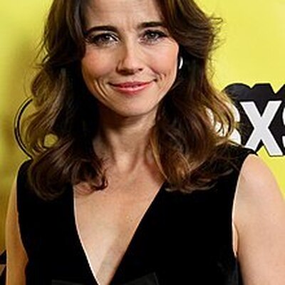 Linda Cardellini 